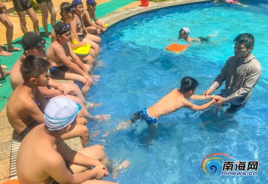 海南加快推进中小学生“学游泳、防溺水、懂救生”系统教育工程
