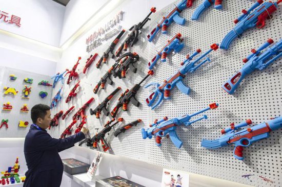 <em>玩具厂</em>造数千支塑料枪被定为枪支 负责人不满刑罚称要继续上诉