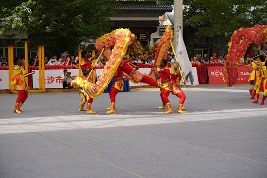 徐州工程学院留学生把“中国龙”舞出“国际范儿”