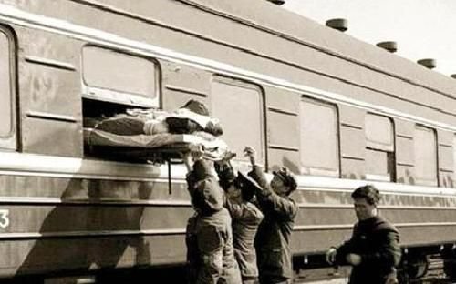 中俄列车大劫案：妇女被辱，乘客遭轮番<em>抢劫</em>，跳车后仍被抓回...
