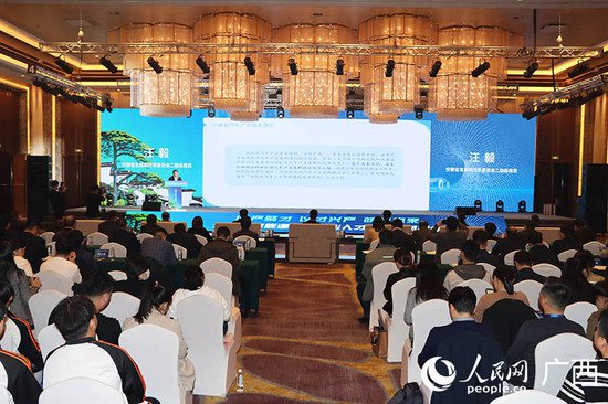 <em>安徽省</em>新能源汽车产业人才对接会在广西柳州举行