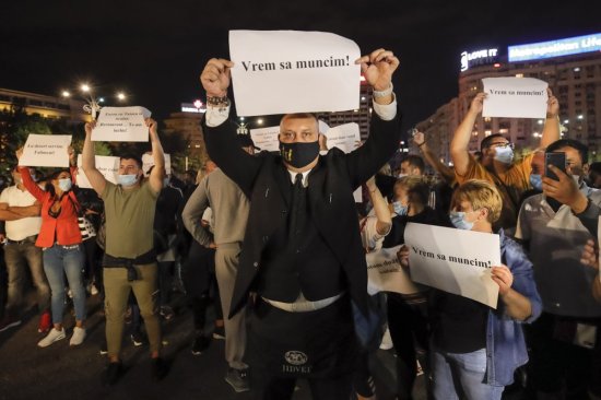 罗马尼亚新冠肺炎单日新增超三千 首都爆发抗议游行