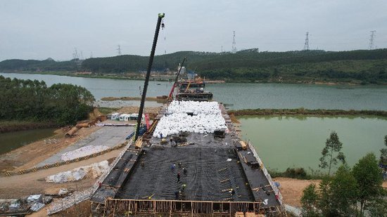 中马钦州产业园玉垌根江大桥项目建设忙