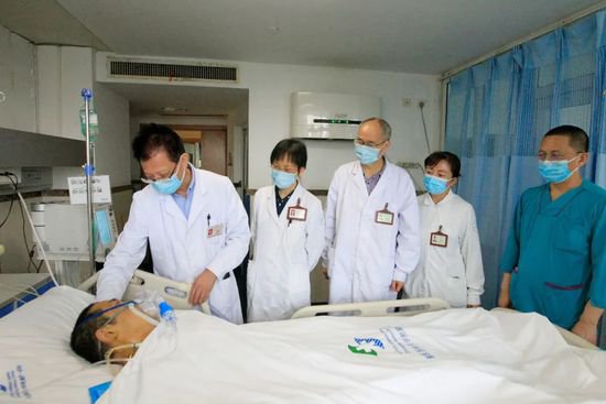 崭新的241天：重庆首位人工心脏植入者“重启”人生