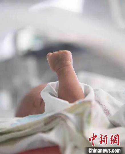 出生体重仅490克 江苏淮安一“巴掌宝宝”被成功救治