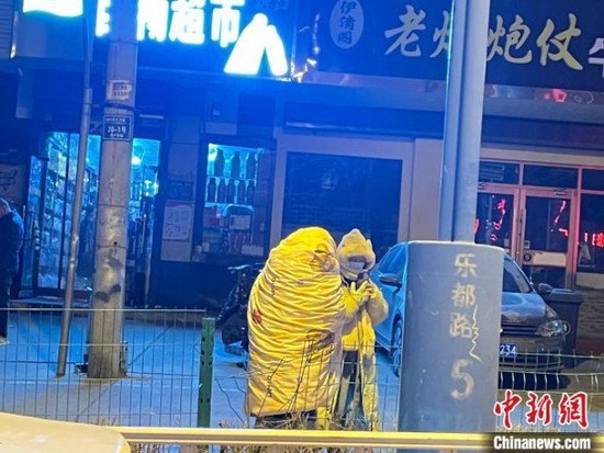 甘肃积石山县发生6.2级地震 青海西宁震感强烈部分民众街头避险
