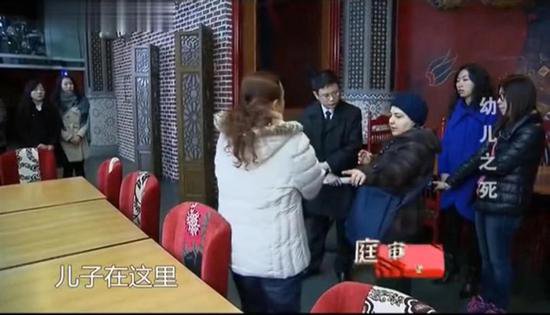上海：土耳其3岁男童餐厅吃饭被砸死，家属索赔650万，法院判了