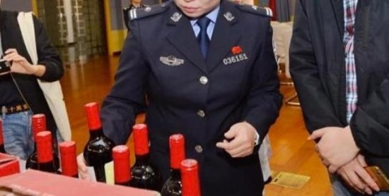 淘宝<em>店铺</em>贩卖假冒品牌<em>红酒</em>，上海警方跨省缴获14000瓶