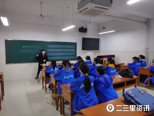 宝鸡姜城中学音乐老师隔离期间改编自唱《人世间》，鼓励学生...