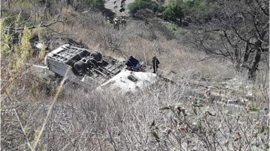 <em>秘鲁</em>一辆矿区大巴从200米高悬崖坠落 造成16死2伤
