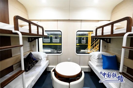 待春暖花开时，一起去体验火车上的大床房、KTV、<em>淋浴室</em>……