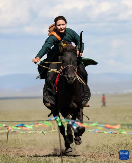 蒙古国：“游牧民族”<em>世界</em>文化节上的马术表演