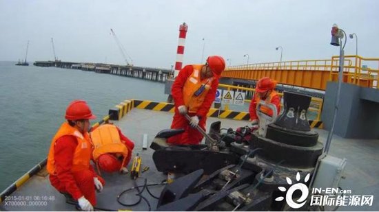 天津LNG接收站顺利自主完成码头接卸设备<em>维修</em>保养