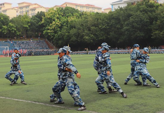 桂林理工大学南宁分校举行2023级学生军训自训成果展示大会