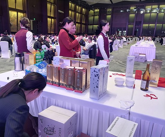 以品质取胜 中国裕贡酒登上吉利汽车年度重量级宴会餐席