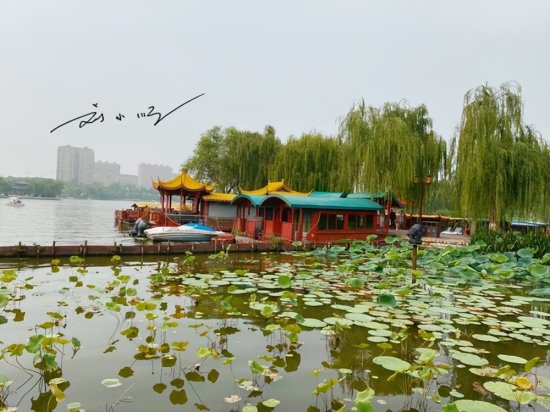<em>山东济南著名的</em>泉水湖，名字家喻户晓，却有很多游客不知道在...