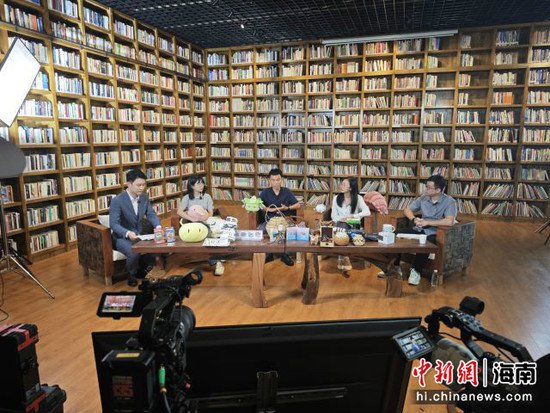 <em>海南省</em>民间文艺版权服务工作站在三亚、五指山揭牌成立