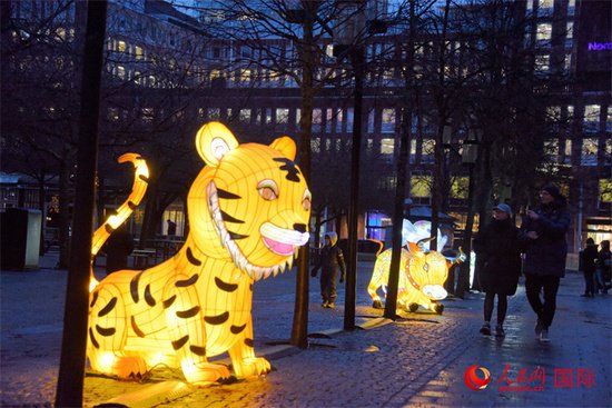 中国驻瑞典大使出席“欢乐春节”十二生肖迎春灯会开幕仪式