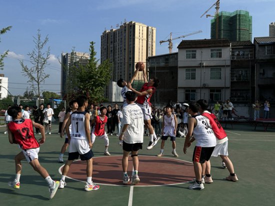宜宾市叙州一中举办第三届“金鹰杯”校园篮球联赛