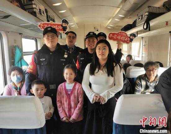 跨越11个省区市<em> 内蒙古海拉尔</em>首通直达广州列车