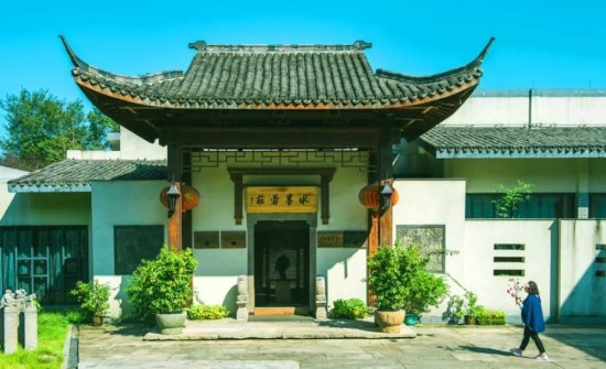 杭州自驾1.5h，依山傍水拥5000㎡湖景的中式古风民宿，每间房...