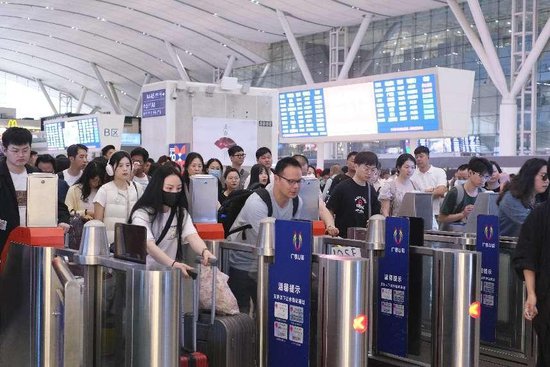<em>深圳</em>铁路“五一”假期累计到发旅客505.1万人次