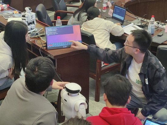 中国计算机学会机器人操作系统与<em>人工</em>智能技术研讨会在贵师大...