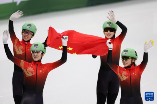 中国队获得江原道冬青奥会短道速滑混合接力冠军