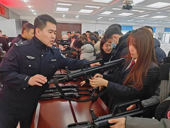 哈尔滨尚志市公安局开展警营开放日活动