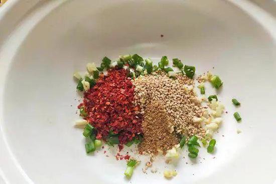<em>砂锅土豆粉</em>的做法与配料，教你在家做，成本低味道爽！