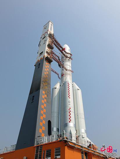 嫦娥<em>六</em>号计划<em>5月初</em>择机发射 器箭组合体完成垂直转运