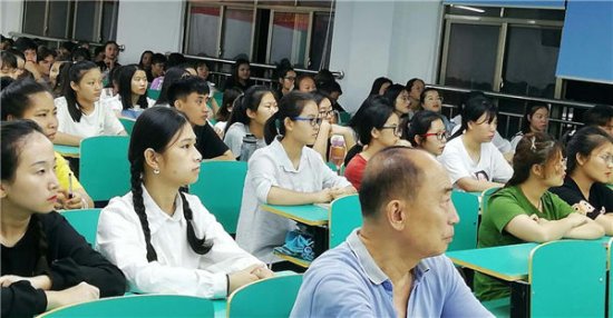 海南科技职业学院举行“《<em>道德</em>经》的当代文化价值”讲座