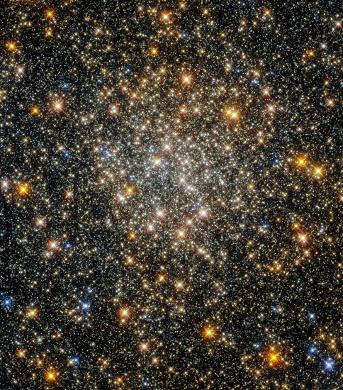 "发红"的星团<em>和星座</em>：哈勃捕捉到银河系中心附近稠密的闪光星域