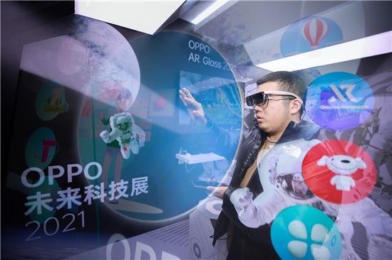OPPO未来科技展登陆南京 卷轴屏<em>概念手机</em>亮相