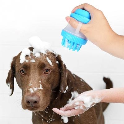 知道<em>宠物店</em>的工作人员是怎么给宠物洗澡的吗？