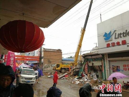 河北<em>任县</em>一电器小商场坍塌5人被埋 3人已被救出