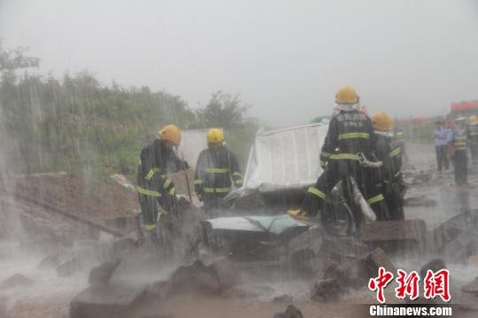 河南林州天桥渠渡槽北渠<em>墙坍塌</em> 造成6死2伤