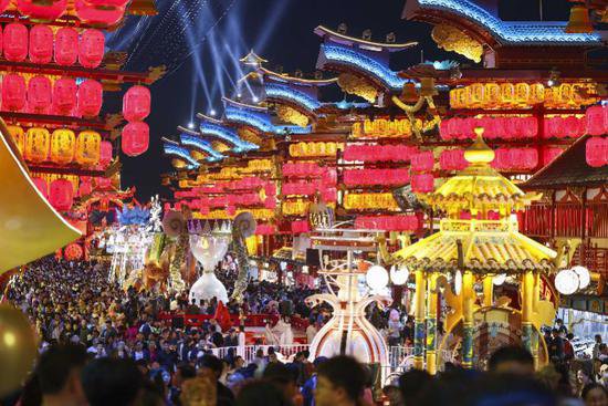 外媒聚焦五一假期中国游客境内外出行热潮！称全球经济都受益