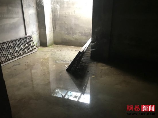 <em>商丘市</em>上海公馆小区地下室积水严重 群众求助“12345马上办”...