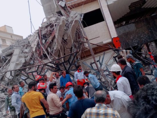 伊朗10层建筑物倒塌现场：80人仍被困瓦砾下<em> 承包商</em>已被捕