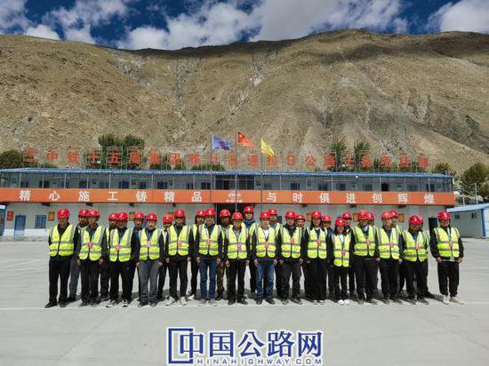 西藏片区公路<em>项目管理</em>团队：翱翔在雪域高原的铁色雄鹰