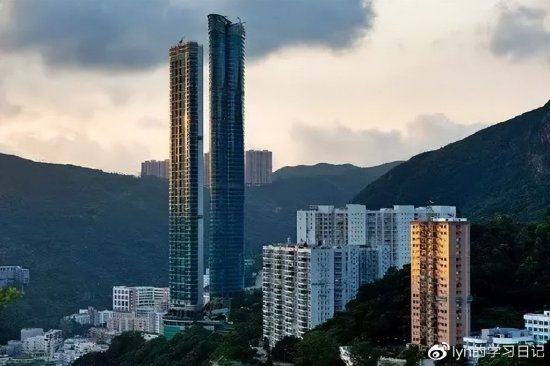 香港又一个百亿女富豪，家住70多<em>楼</em>的顶层<em>复式</em>，丈夫一辈子不...