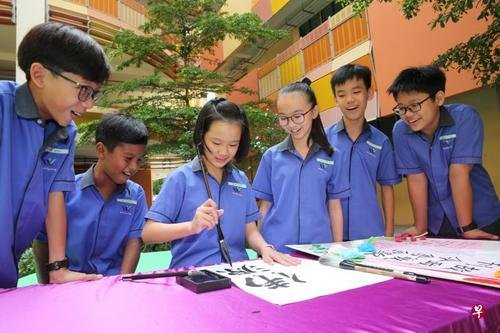 新加坡<em>女孩</em>学习中华经典多年:书法有助加强专注力-中新网