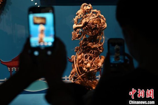 上海、广东两地240余件雕刻类工艺<em>美术</em>精品在穗展出