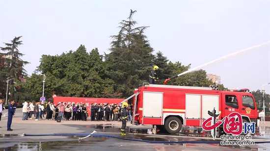 四川托普学院开展消防灭火及应急疏散演练活动