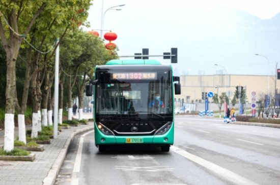 广阳湾智创生态城2条新公交线路开通运行
