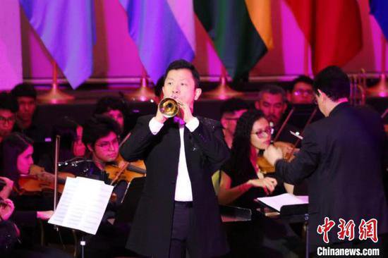首位中国音乐家登上古巴国际<em>爵士音乐</em>节献上多首唢呐<em>经典</em>