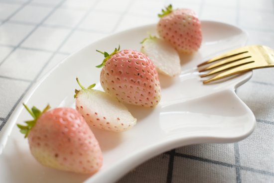 草莓旺销季来临，记者<em>带</em>您开启一场香甜之旅 你准备好了“莓”？