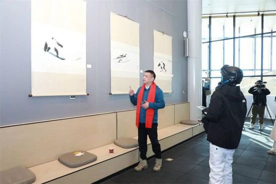 《跃·观——2024龙年新春联展》在<em>金山岭银河滑雪场</em>青美术馆开幕