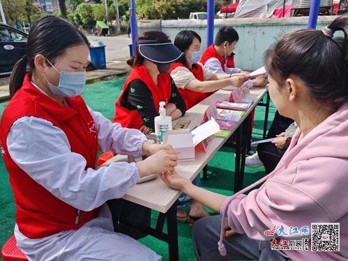 武宁县妇幼保健院开展爱心义诊进社区志愿服务活动